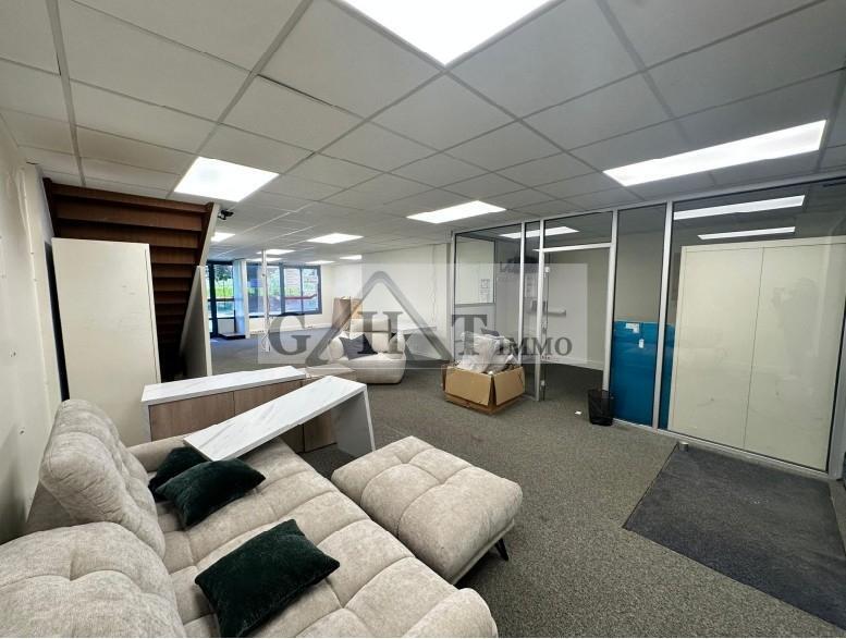 Industrial in Croissy-Beaubourg for lease Interior Photo- Image 1 of 9