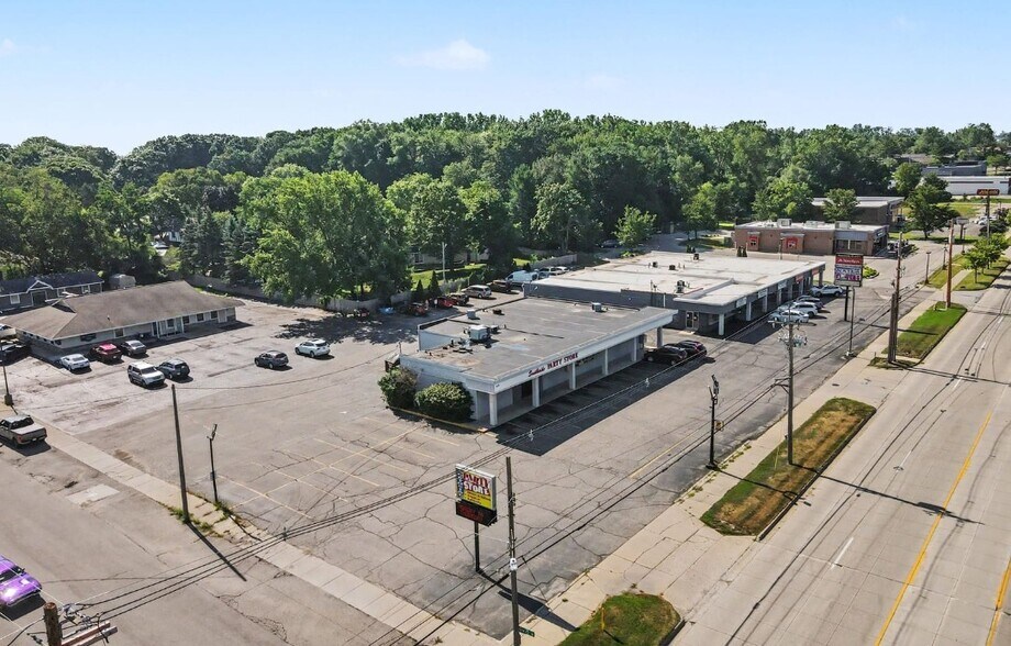 877 Washington Ave, Holland, MI à vendre - Photo du bâtiment - Image 2 de 7