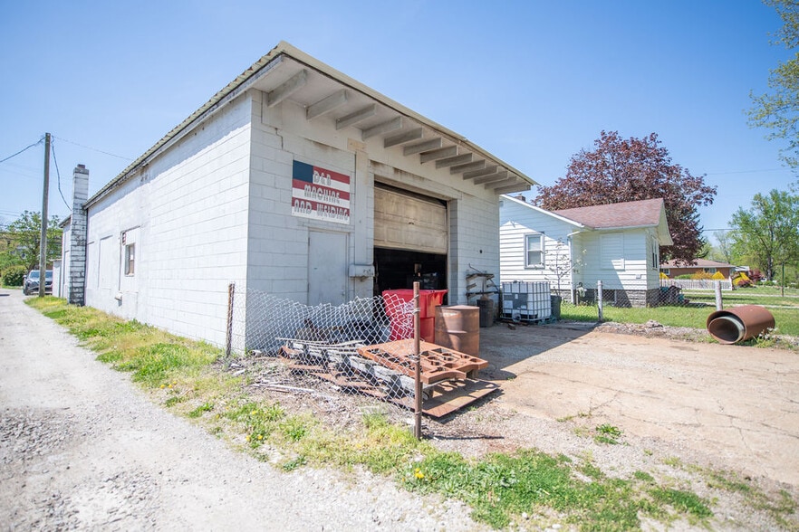 1128 N Main St, Uhrichsville, OH for sale - Building Photo - Image 3 of 33