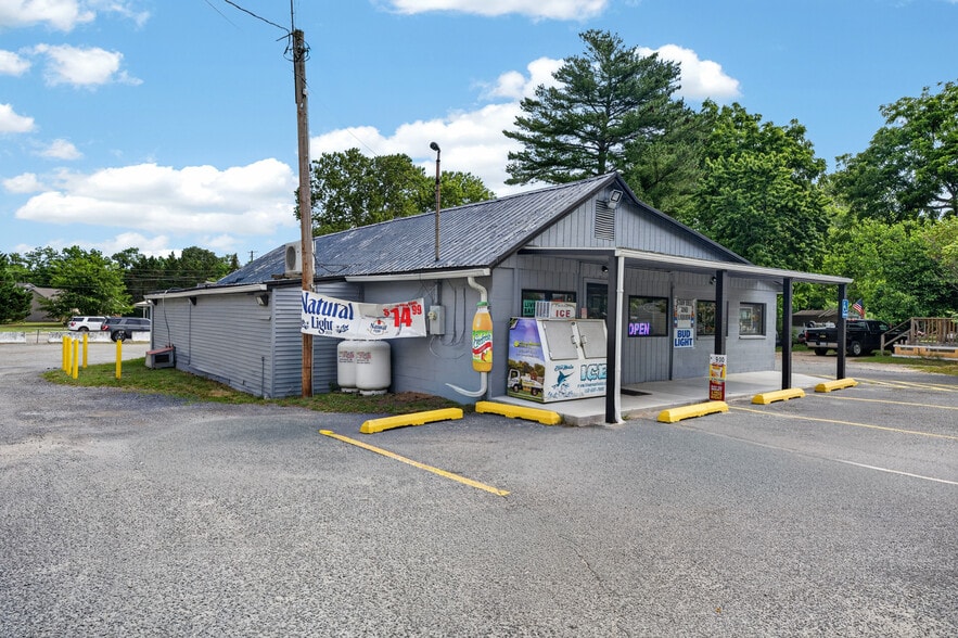 105 Whiteleysburg Rd, Greensboro, MD for sale - Building Photo - Image 2 of 26
