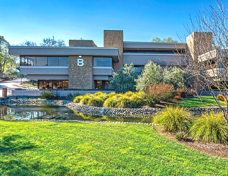 2455 Bennett Valley Rd, Santa Rosa, CA à louer Photo du bâtiment- Image 1 de 4