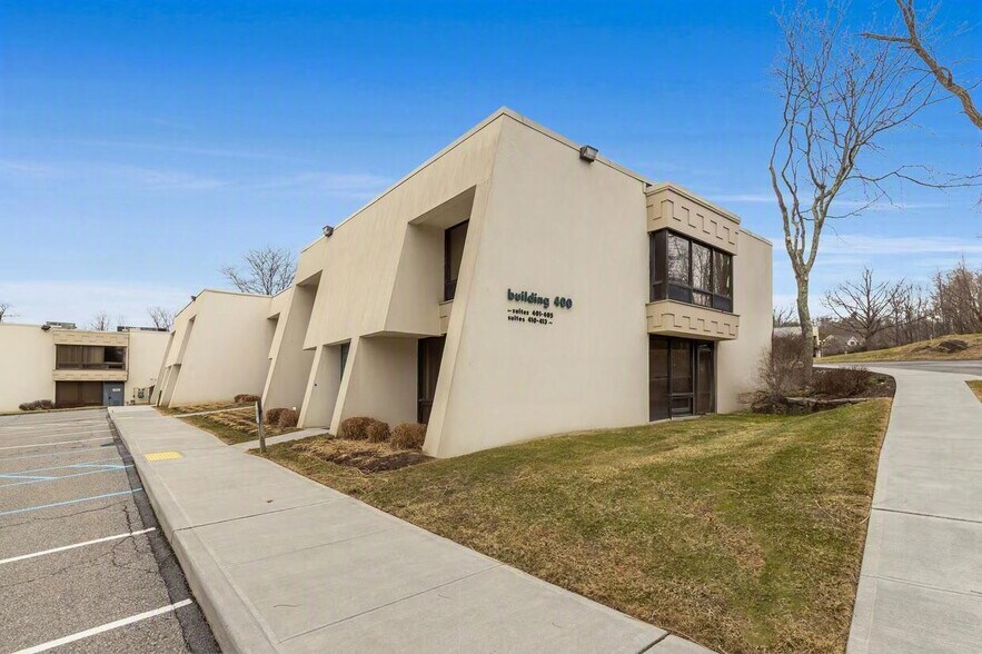 101 S Bedford Rd, Mount Kisco, NY à vendre - Photo du bâtiment - Image 2 de 13