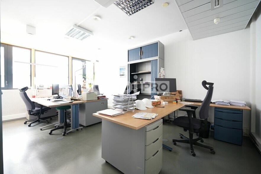 10 Avenue Des Canuts, Vaulx-en-Velin for lease - Building Photo - Image 3 of 12