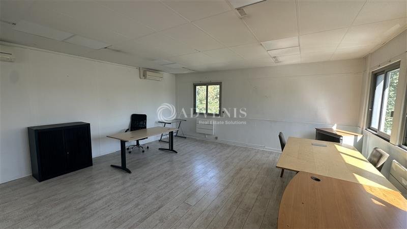 Office in Neuilly Sur Marne for lease - Interior Photo - Image 1 of 6