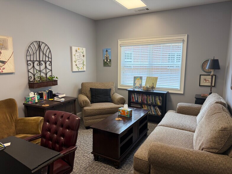 3237 S Cherokee Ln, Woodstock, GA à vendre - Photo du bâtiment - Image 2 de 7