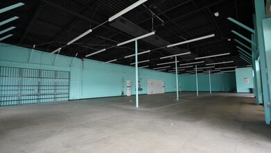 11405 Bellaire Blvd, Houston, TX for lease Building Photo- Image 2 of 7