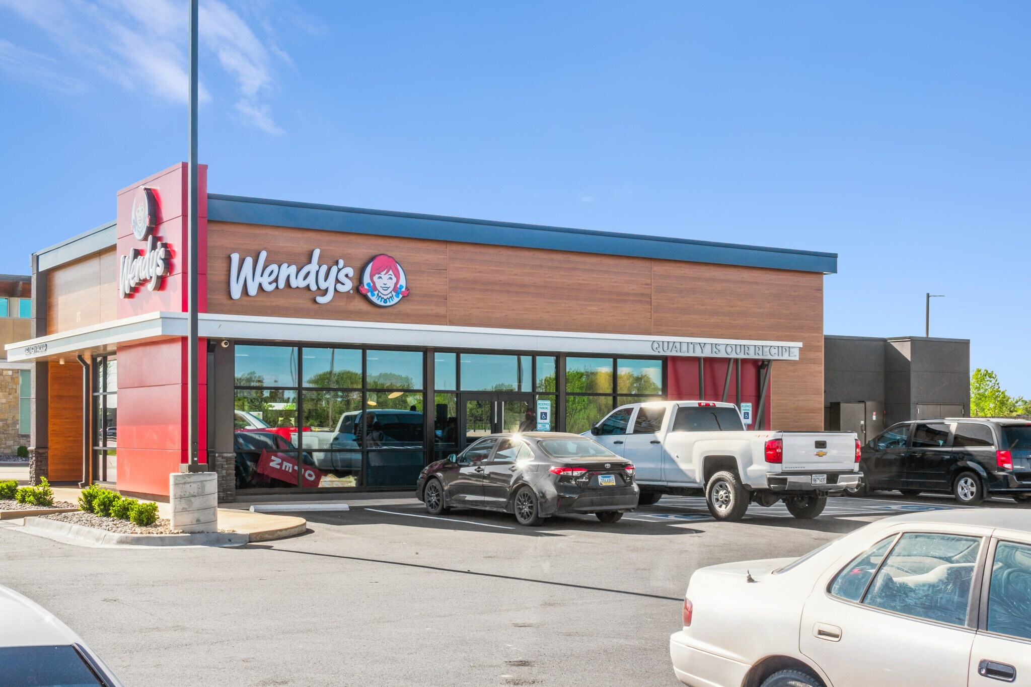 1524 E 30th Ave, Hutchinson, KS à vendre Photo principale- Image 1 de 5