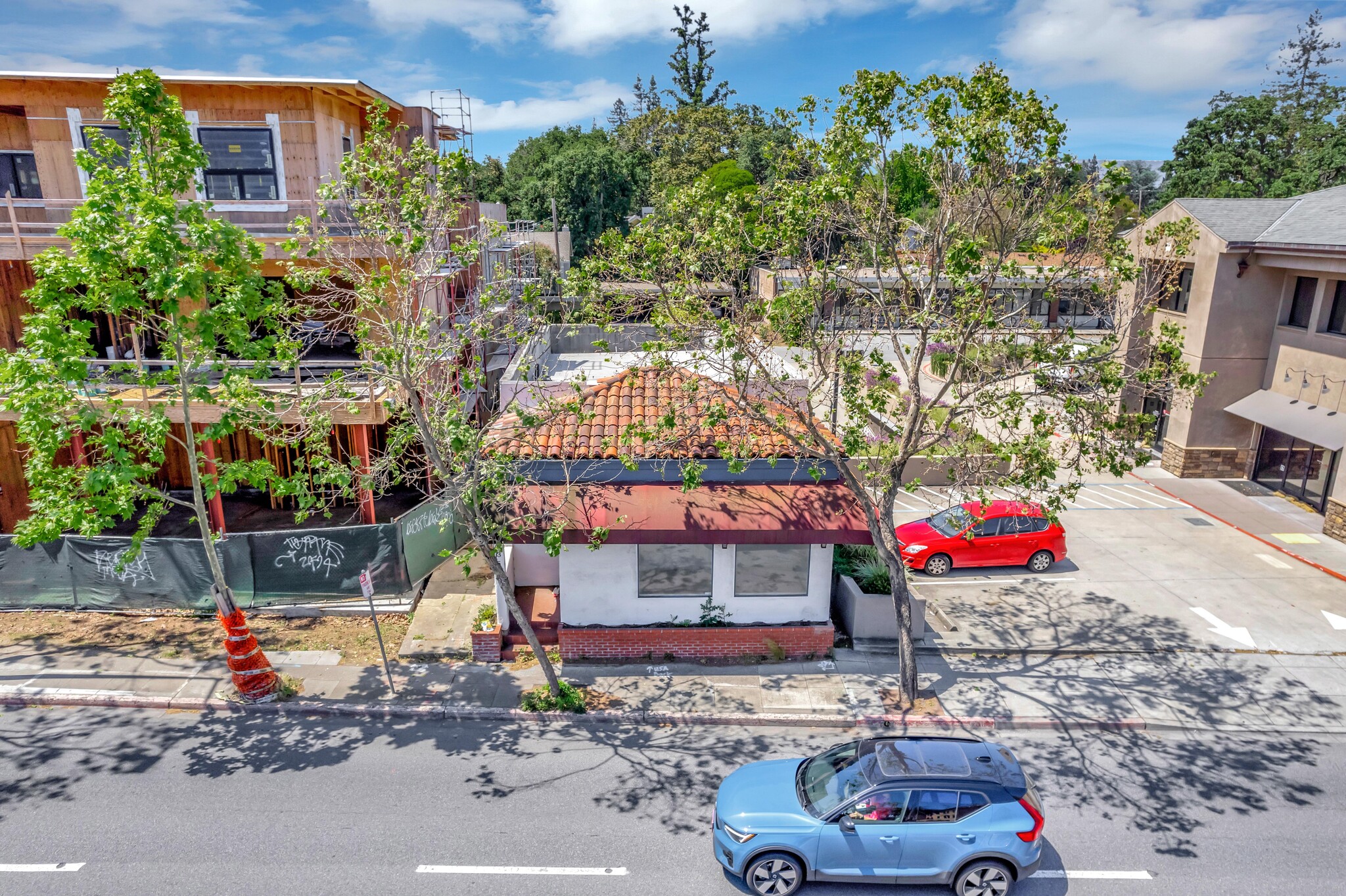 135 El Camino Real, Menlo Park, CA à vendre Photo du bâtiment- Image 1 de 1