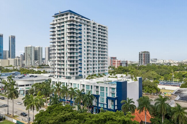 More details for 275 NE 18th St, Miami, FL - Retail for Lease
