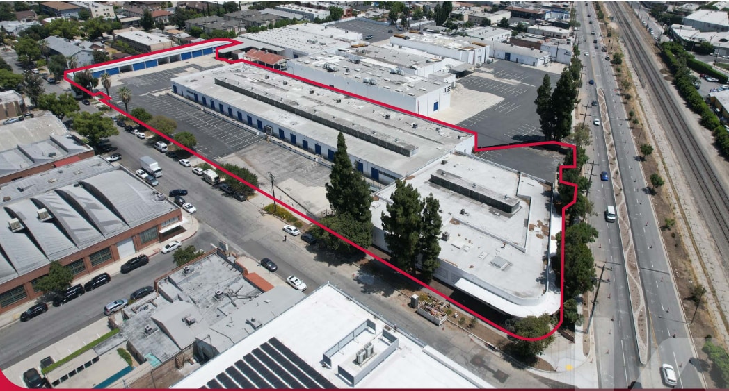 Griffith Business Park portfolio of 9 properties for sale on LoopNet.ca Primary Photo- Image 1 of 29