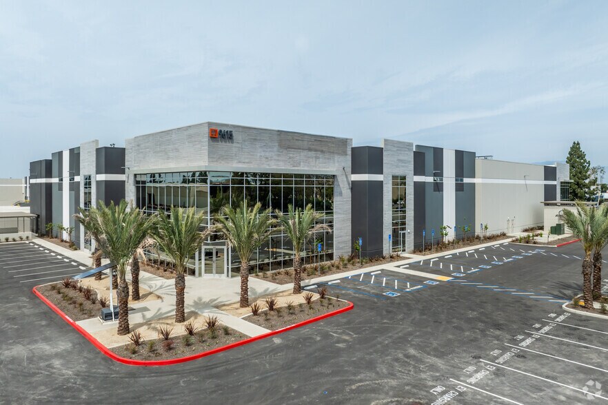 9615 Norwalk Blvd, Santa Fe Springs, CA à louer - Photo du bâtiment - Image 1 de 13