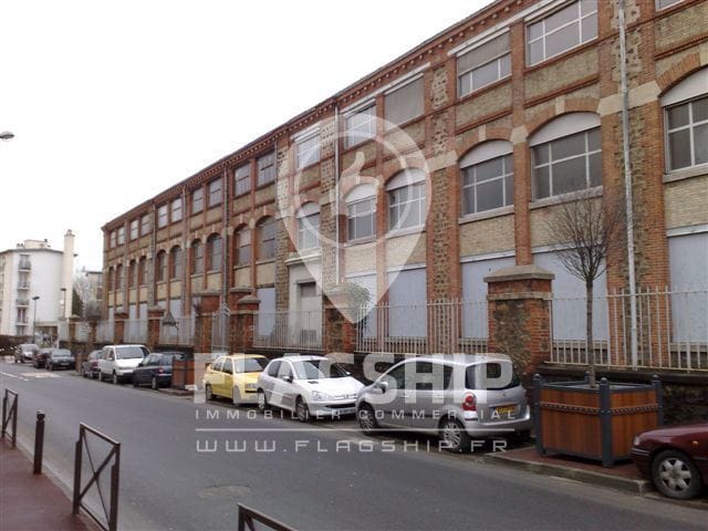 Flex in Fontenay-sous-Bois for lease - Building Photo - Image 2 of 10