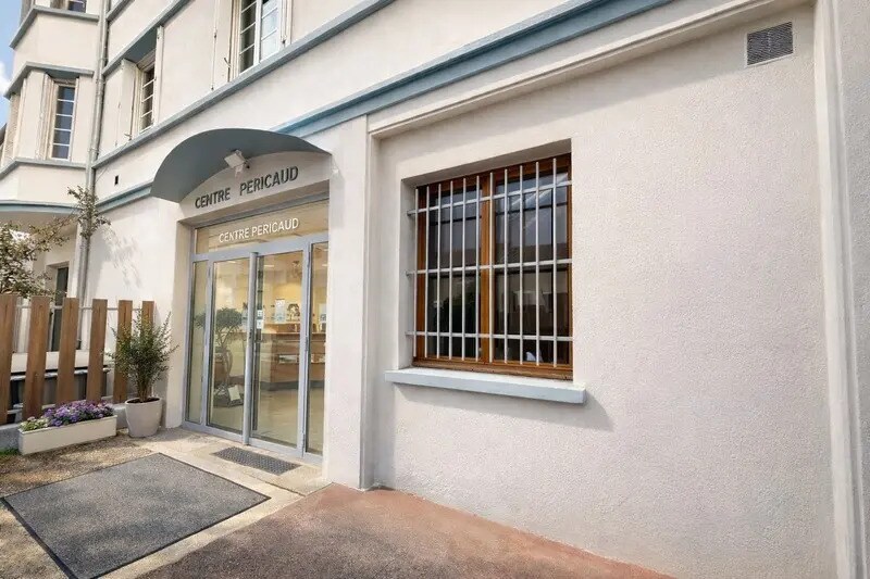 Flex in Lyon for sale Building Photo- Image 1 of 8