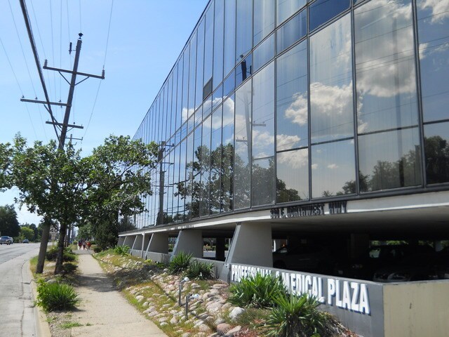 380 E Northwest Hwy, Des Plaines, IL à louer - Photo du bâtiment - Image 2 de 12