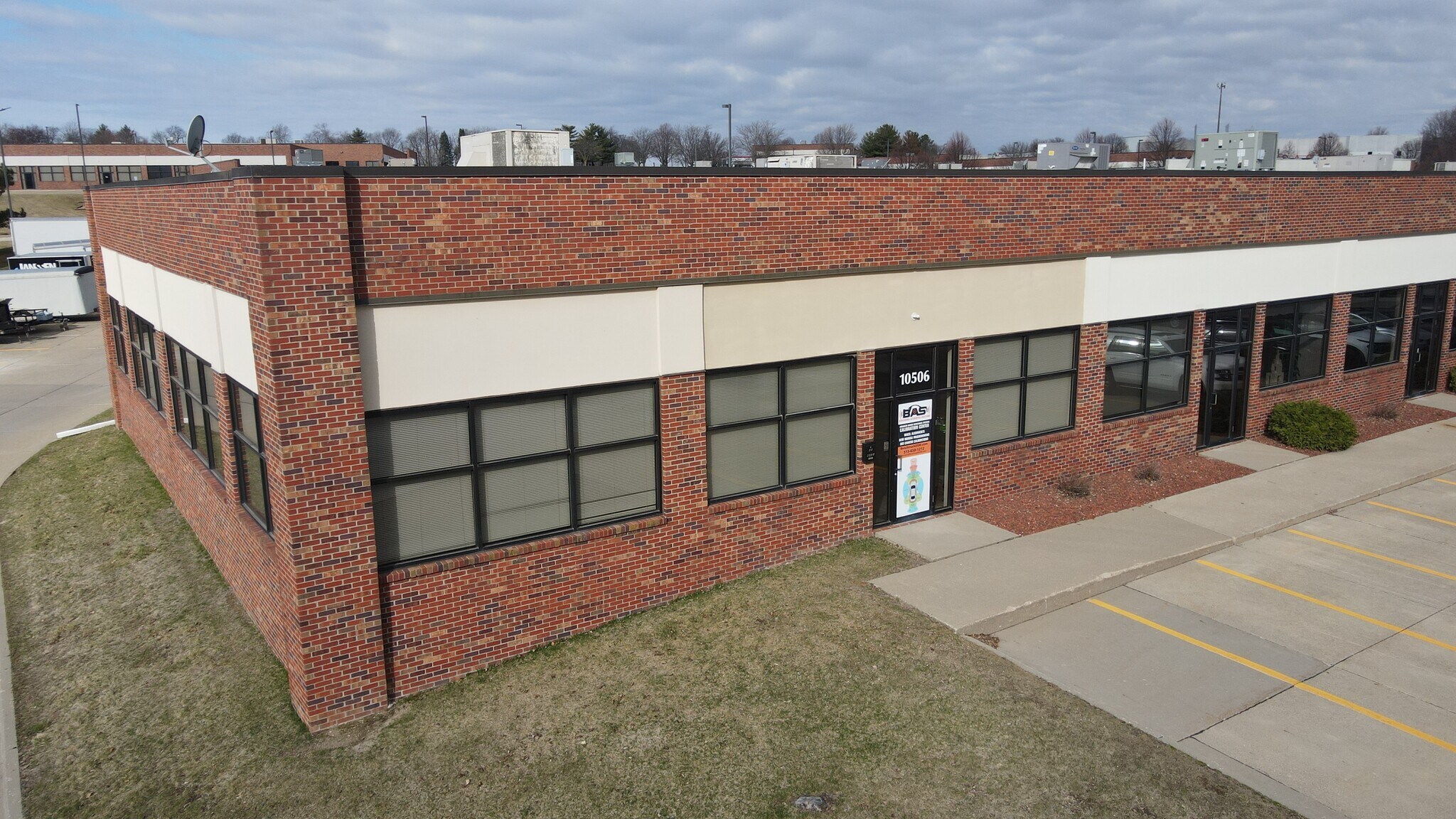10500-10580 Justin Dr, Urbandale, IA for lease Building Photo- Image 1 of 5