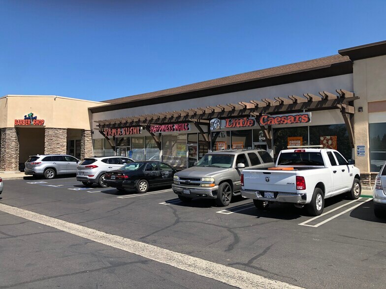 1051-1115 S Main Ave, Fallbrook, CA for lease - Building Photo - Image 2 of 3
