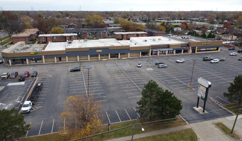 30880 Hoover, Warren, MI for lease - Building Photo - Image 1 of 2