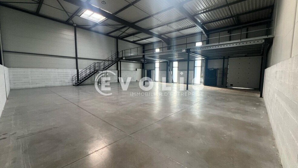 40 Rue Montgolfier, Villefontaine for lease - Building Photo - Image 3 of 22