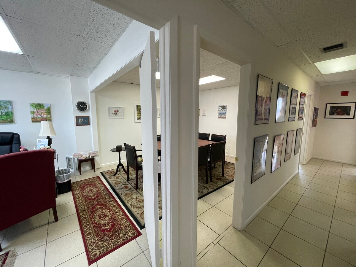 2335 Tamiami Trl N, Naples, FL 34103 - Unit 404 -  - Interior Photo - Image 2 of 5
