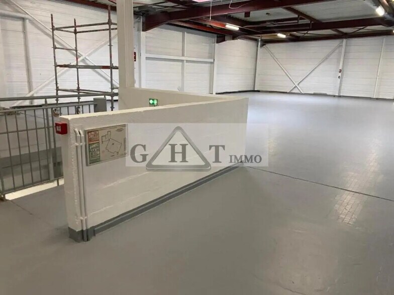 Industrial in Lisses for lease - Interior Photo - Image 2 of 9