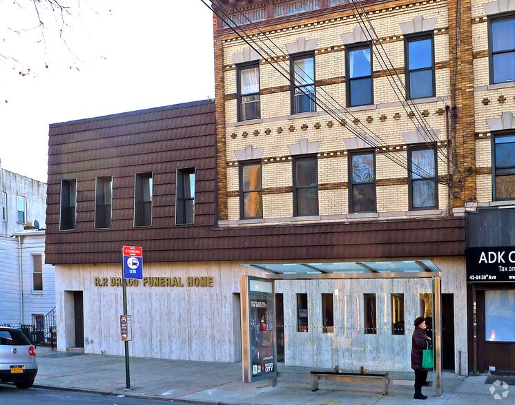 4308-4310 30th Ave, Astoria, NY à vendre - Photo du bâtiment - Image 2 de 3