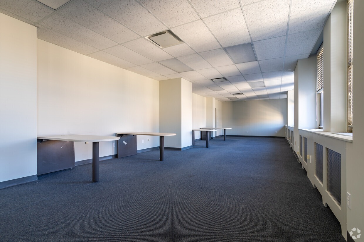 90-04 161st St, Jamaica, NY for lease Interior Photo- Image 1 of 4