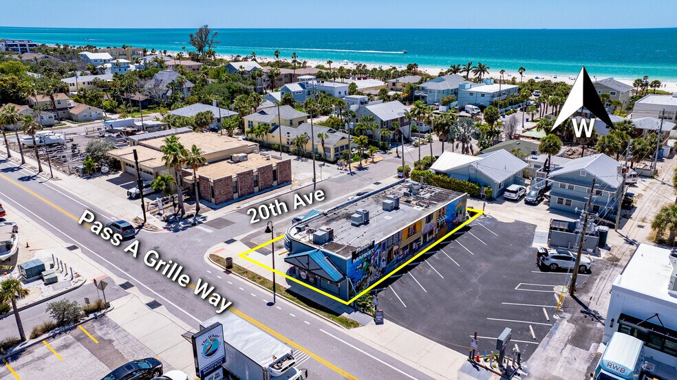 2000 Pass a Grille Way, Saint Pete Beach, FL à vendre - Photo du bâtiment - Image 2 de 16
