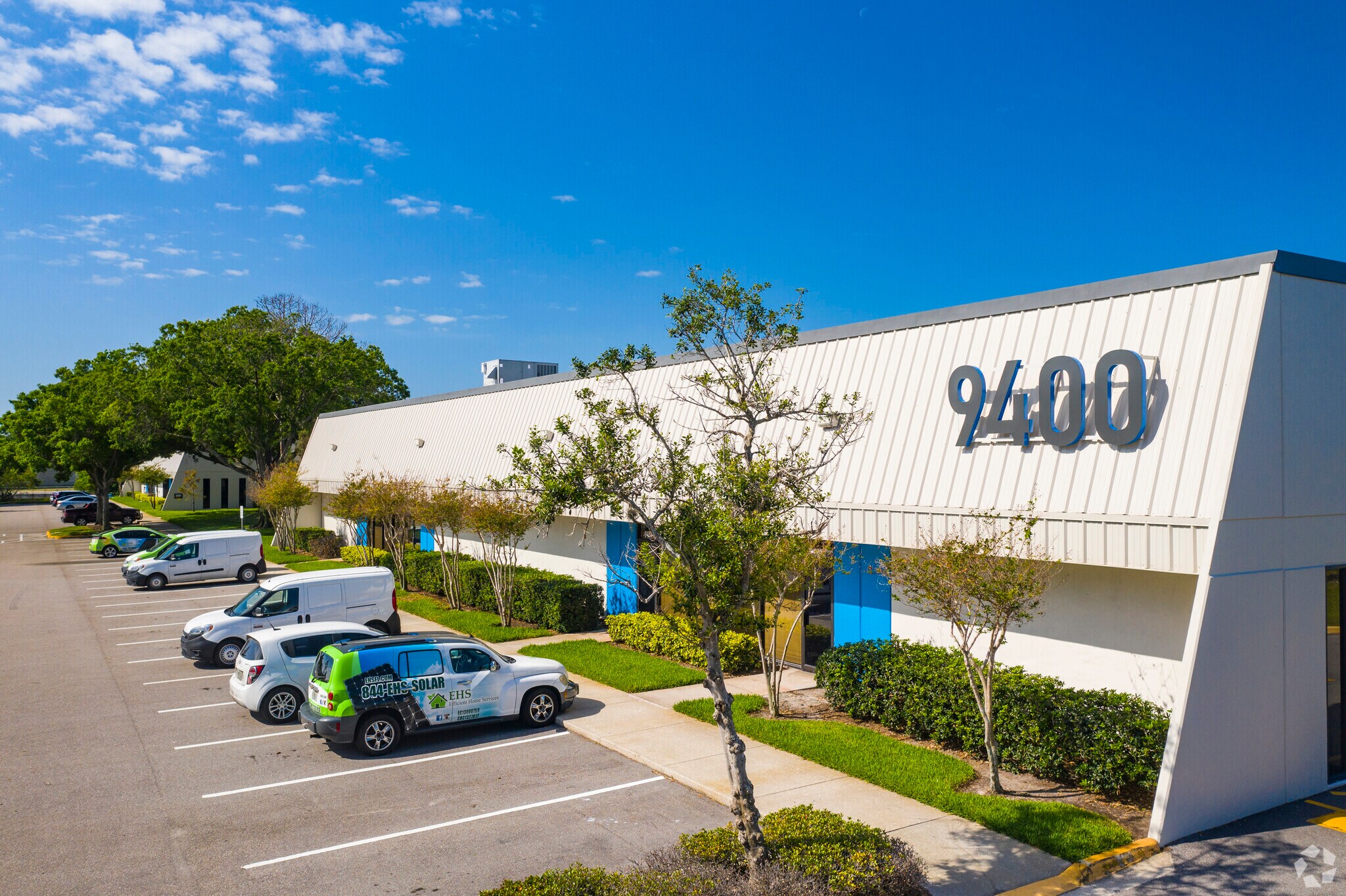 9412-9424 International Ct N, Saint Petersburg, FL à louer Photo du bâtiment- Image 1 de 25