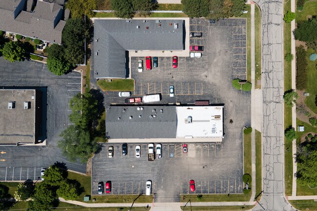 More details for 32 Foxcroft Rd, Naperville, IL - Retail for Lease