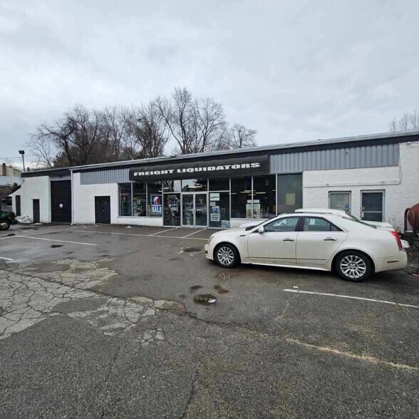 2093 E Main St, Cortlandt Manor, NY à vendre - Photo du bâtiment - Image 3 de 7