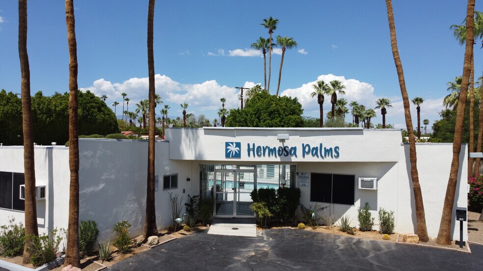 588 E Mel Ave, Palm Springs, CA à vendre - Photo du bâtiment - Image 2 de 20