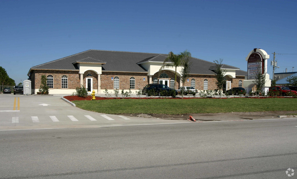 Bureau dans Melbourne, FL à vendre - Photo principale - Image 1 de 1