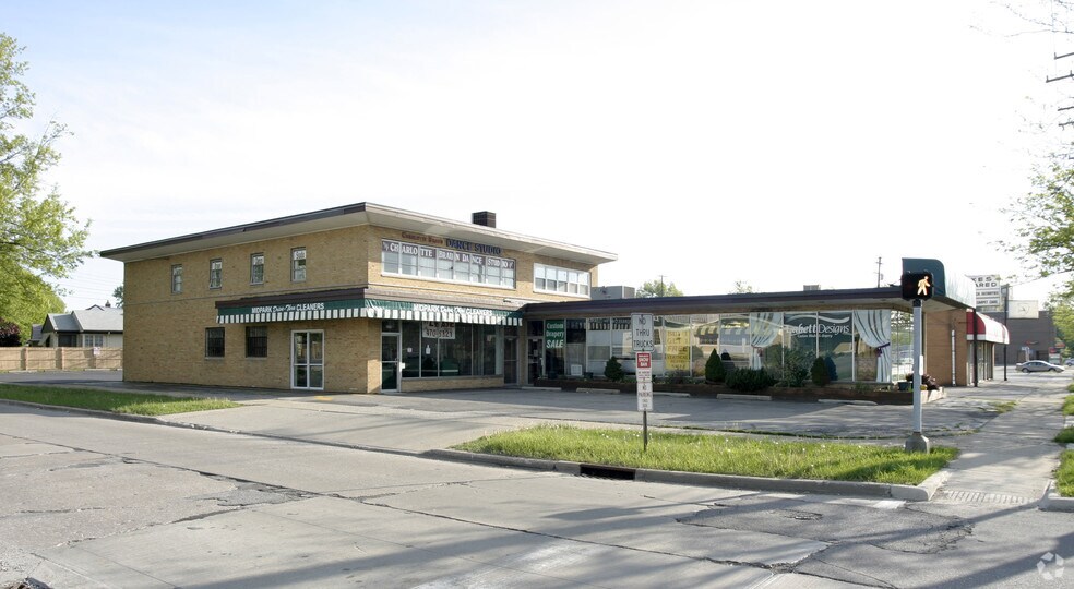 6686-6690 Pearl Rd, Parma Heights, OH à louer - Photo du bâtiment - Image 3 de 9