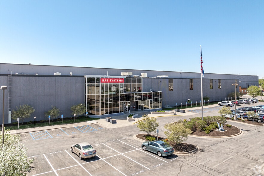 4800 E River Rd, Fridley, MN for lease - Primary Photo - Image 1 of 9