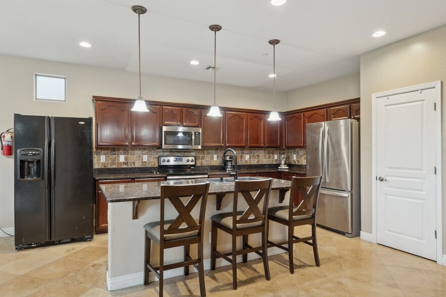 2123 W Maya Way, Phoenix, AZ for sale - Building Photo - Image 2 of 19