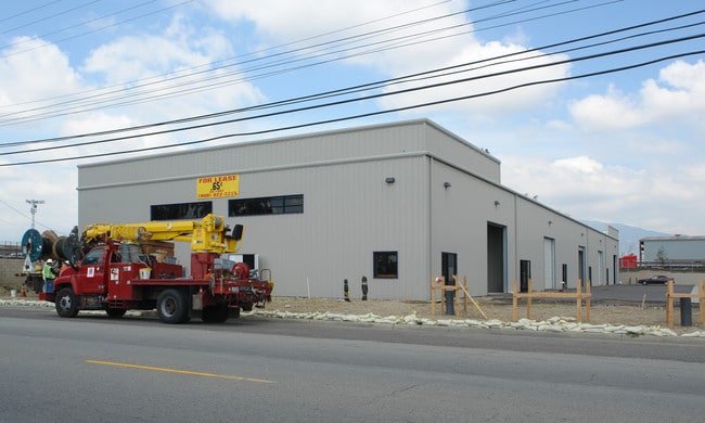 Plus de détails pour 15750 Arrow Hwy, Fontana, CA - Industriel à louer
