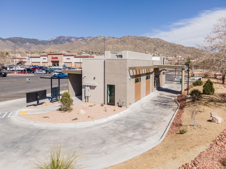 220 Tramway Blvd SE, Albuquerque, NM à vendre - Photo du bâtiment - Image 3 de 5