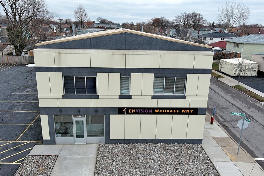 2495 Elmwood Ave, Buffalo, NY à vendre - Photo principale - Image 1 de 56