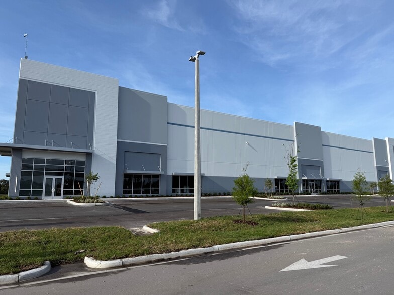 4130 W Gandy Blvd, Tampa, FL à louer - Photo du bâtiment - Image 2 de 6