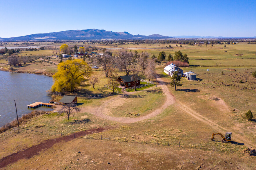 11677 SW Houston Lake Rd, Powell Butte, OR à vendre - Photo principale - Image 1 de 1