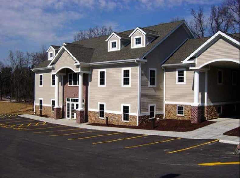 19 Crossroads Ct, Delafield, WI for lease - Building Photo - Image 2 of 17