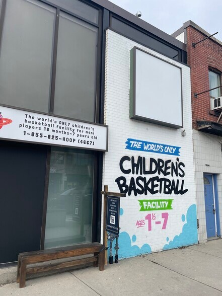 890 Danforth Ave, Toronto, ON à vendre - Photo du bâtiment - Image 3 de 8