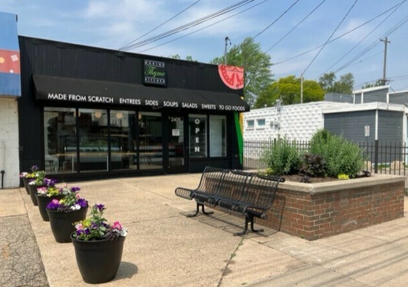 2409 Eastern Ave SE, Grand Rapids, MI à vendre - Photo principale - Image 1 de 8