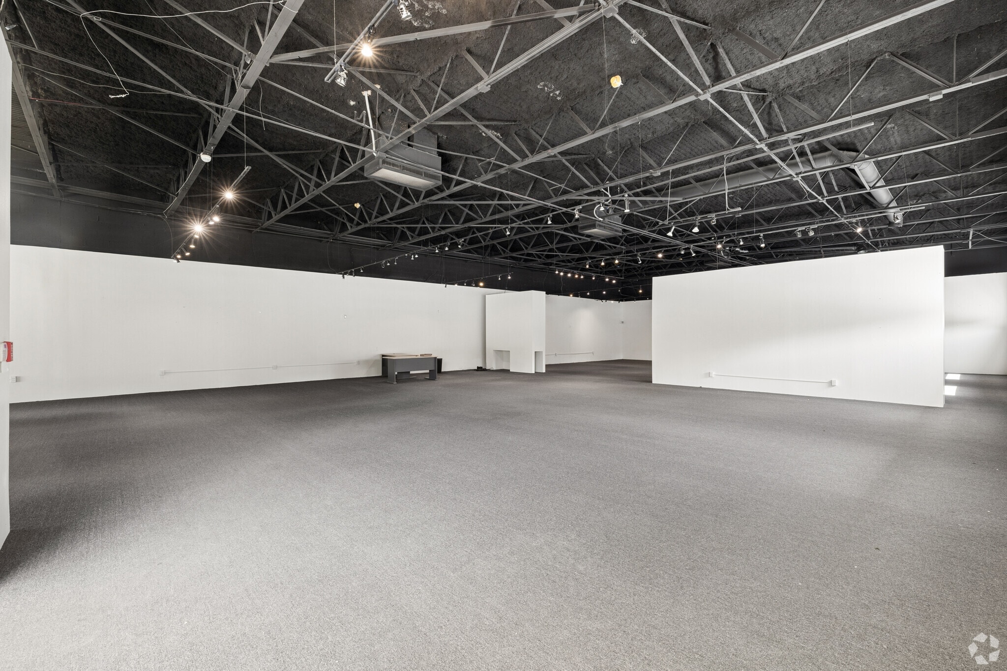 1710 Hi Line Dr, Dallas, TX for lease Interior Photo- Image 1 of 13