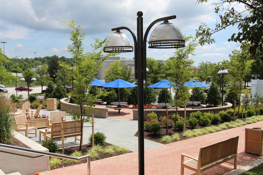 10461 Mill Run Cir, Owings Mills, MD à louer - Photo du bâtiment - Image 3 de 13