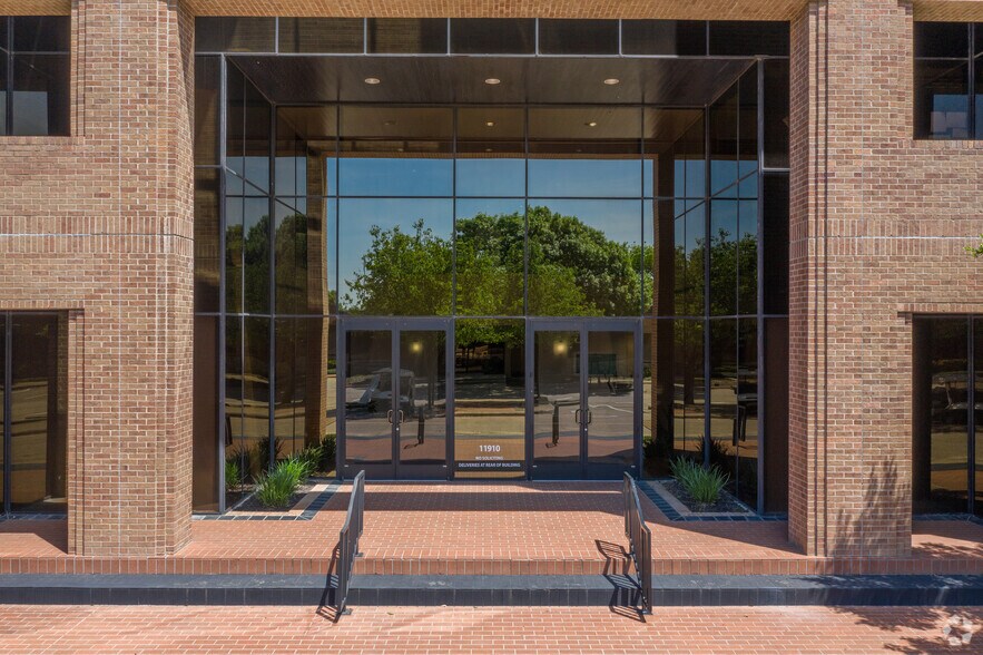 11910 Greenville Ave, Dallas, TX à louer - Photo du bâtiment - Image 3 de 3