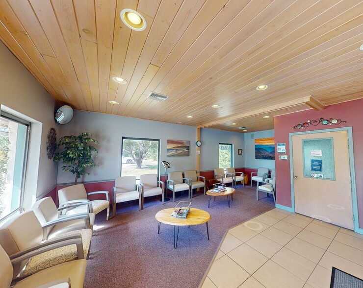 1027 SE Ocean Blvd, Stuart, FL à vendre - Numérisation 3D de Matterport - Image 2 de 27