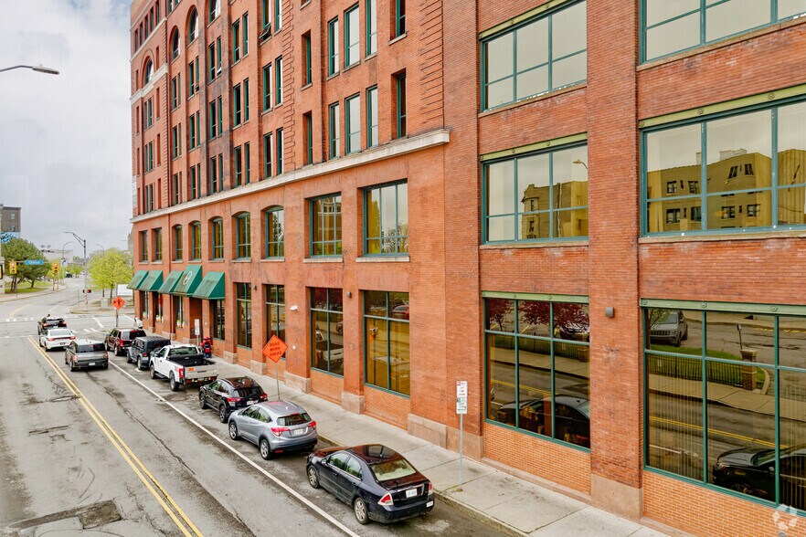 87 N Clinton Ave, Rochester, NY à louer - Photo du bâtiment - Image 2 de 10