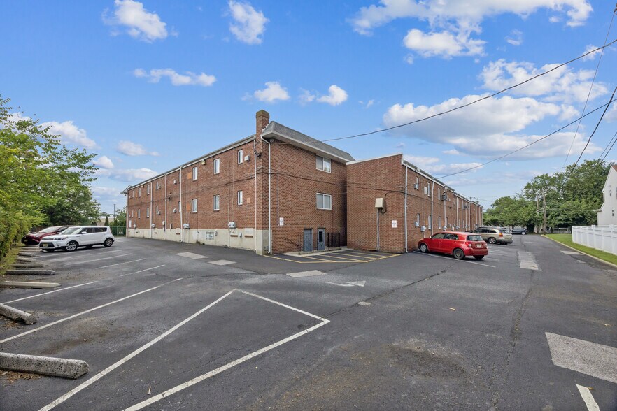 601 Buttonwood Ave, Maple Shade Township, NJ à vendre - Photo du bâtiment - Image 2 de 7