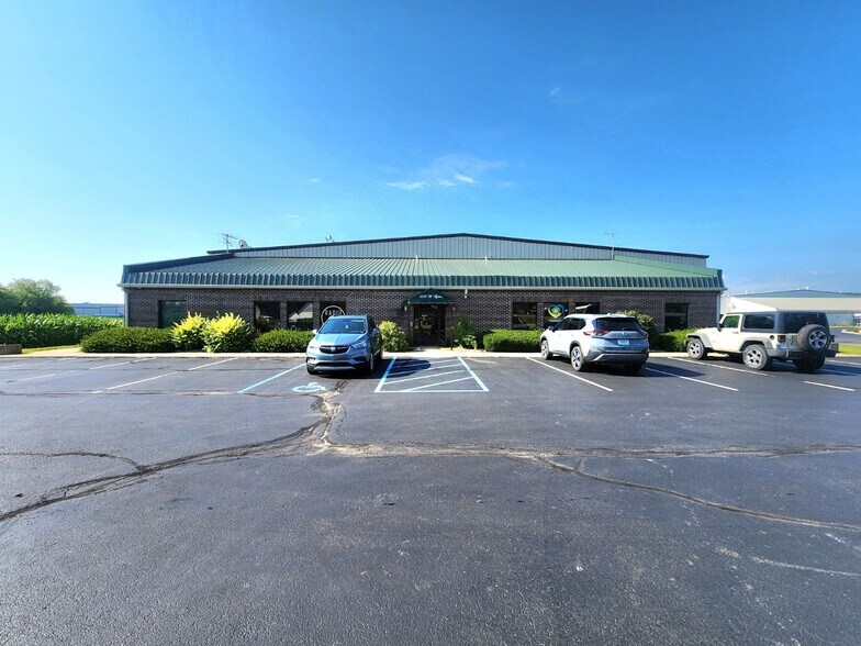 1531 W Tipton St, Seymour, IN à vendre - Photo du bâtiment - Image 2 de 21